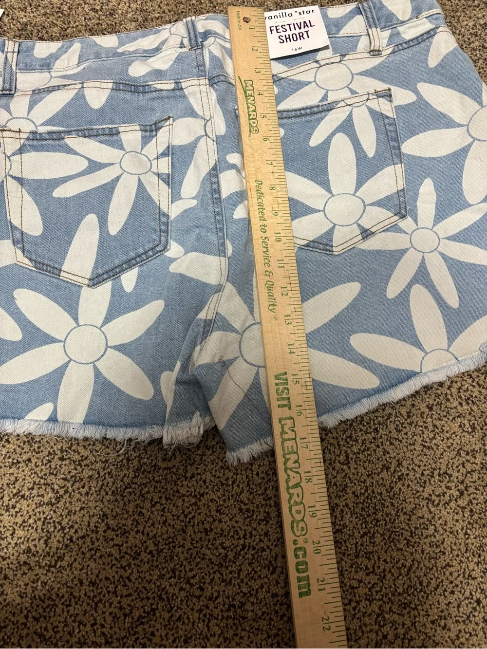 Vanilla Star 16W Blue Floral Daisy Denim Shorts. frayed Raw Hem check pics